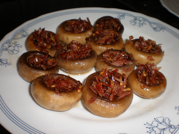 Champiñones rellenos de jamón