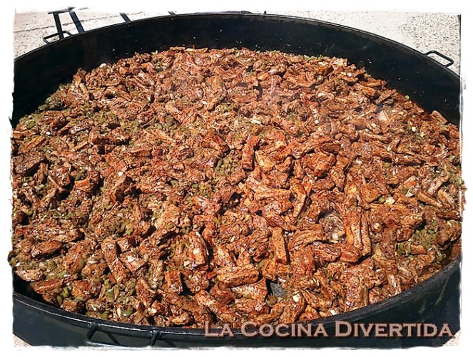 Fideuá con costilla adobada