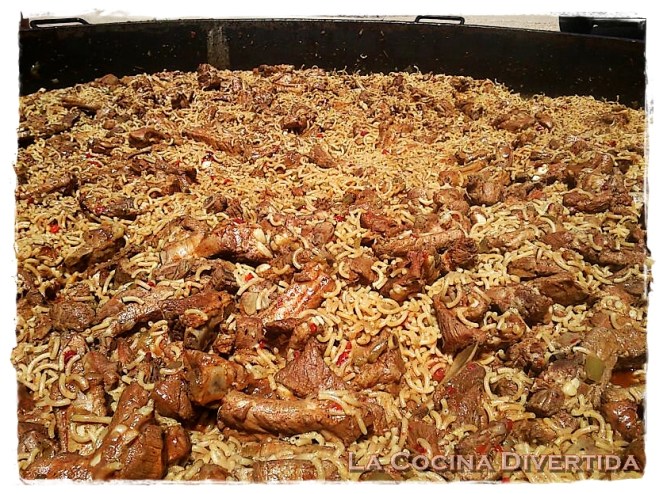 Fideuá con costilla adobada