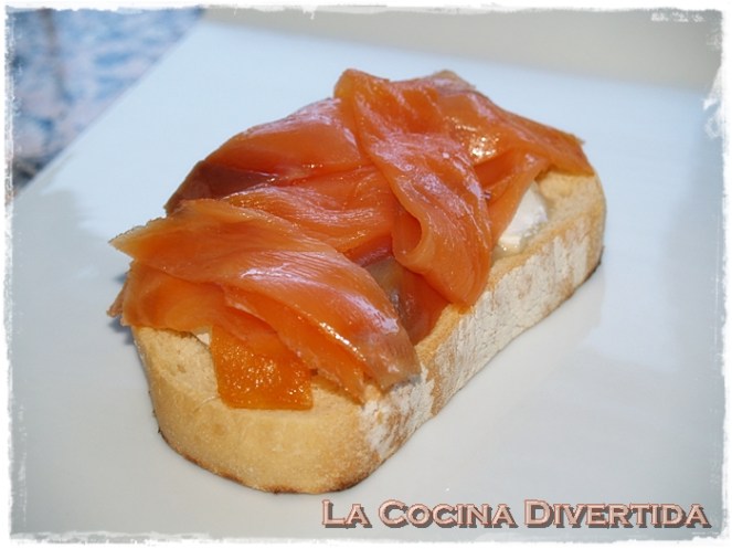 Sandwich de salmon y queso