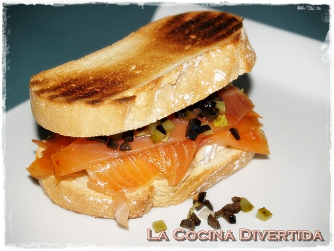Sandwich de salmon y queso