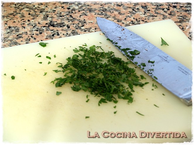 Champiñones al vino con jamón y gambas