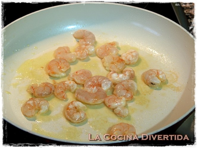 Champiñones al vino con jamón y gambas