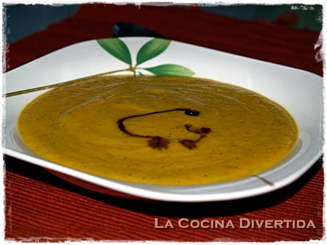 Crema de calabacín y zanahoria con salsa de soja