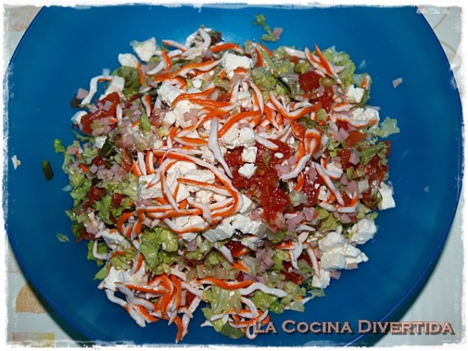 Volovanes rellenos de ensalada de gulas de cangrejo