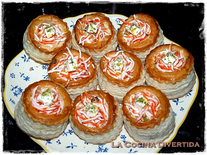 Volovanes rellenos de ensalada de gulas de cangrejo