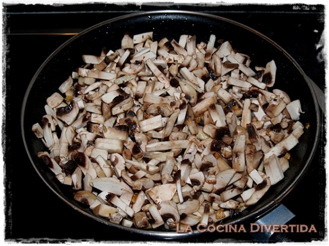 Gratinado de nidos de pasta con carne y champiñones
