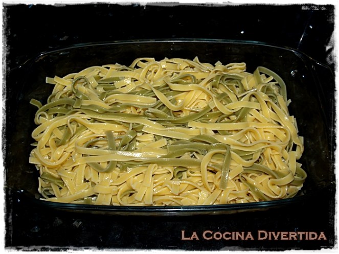 Gratinado de nidos de pasta con carne y champiñones