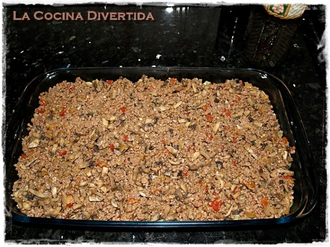 Gratinado de nidos de pasta con carne y champiñones