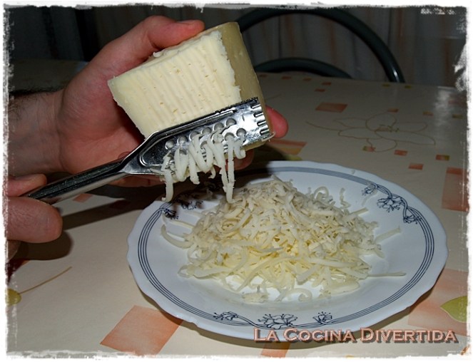 Gratinado de nidos de pasta con carne y champiñones