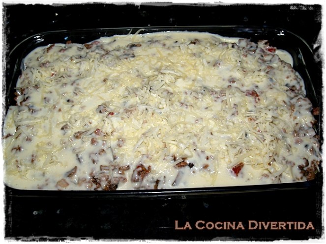 Gratinado de nidos de pasta con carne y champiñones