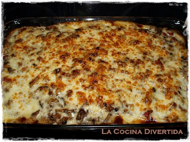 Gratinado de nidos de pasta con carne y champiñones