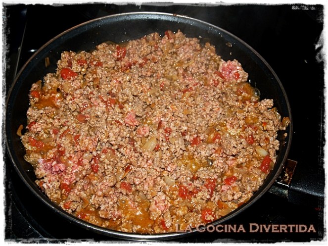 Gratinado de nidos de pasta con carne y champiñones