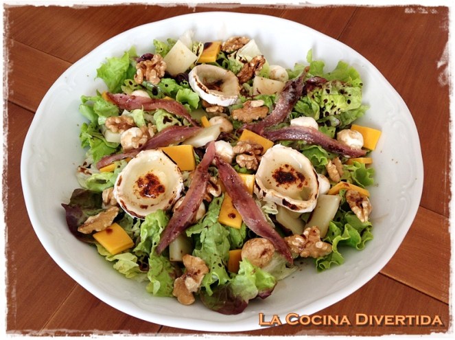 ensalada cuatro quesos con nueces y anchoas