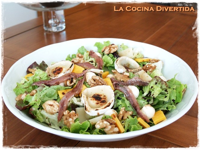 ensalada cuatro quesos con nueces y anchoas