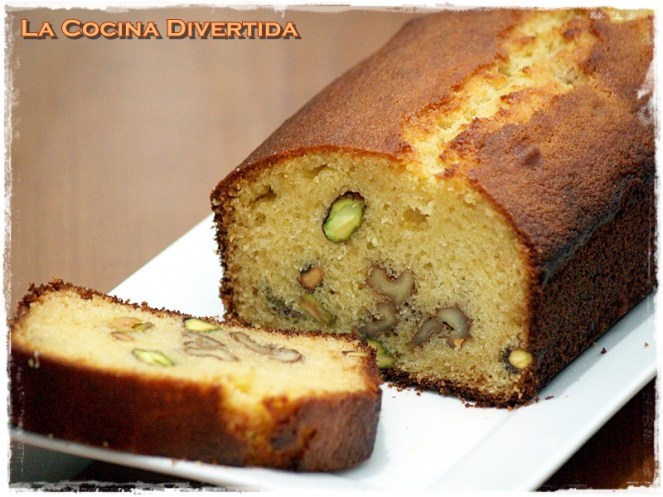 bizcocho de mantequilla al ron con pistachos y nueces