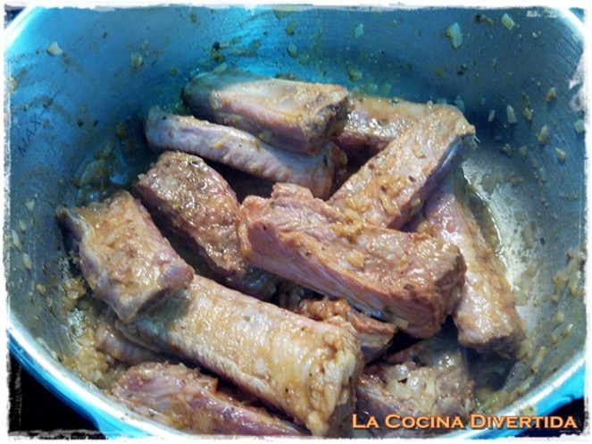 patatas con costilla adobada y niscalos