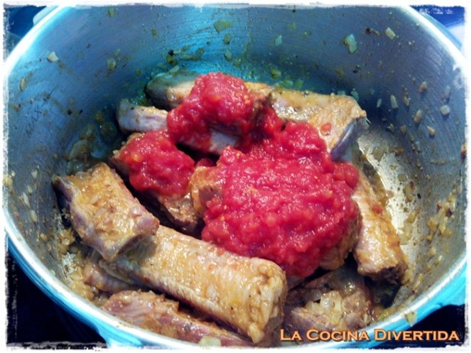 patatas con costilla adobada y niscalos