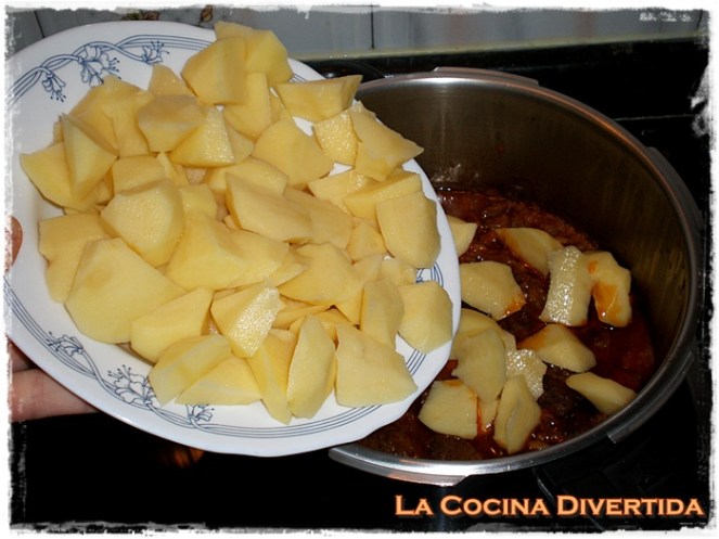 patatas con costilla adobada y niscalos