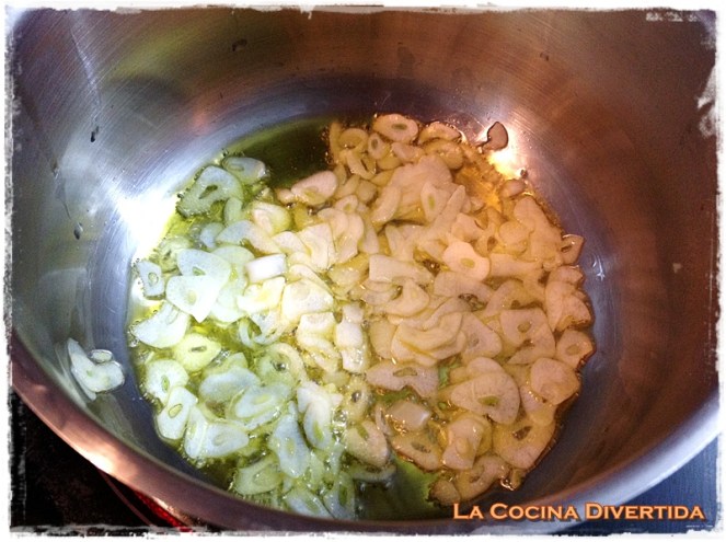 sopas de ajo castellanas