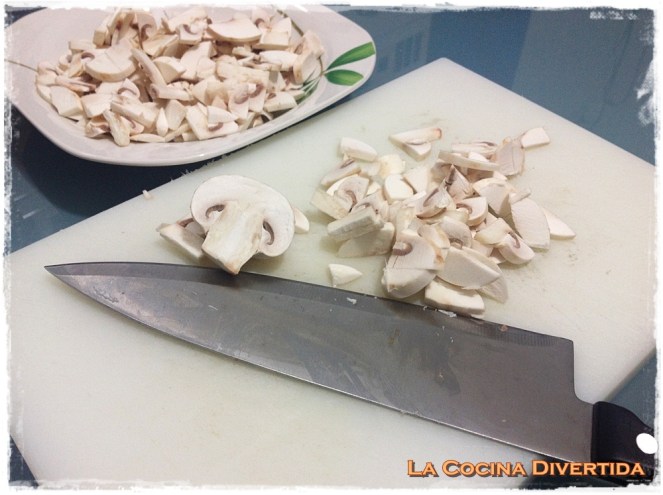 empanada de bacon, queso y crema de champiñones