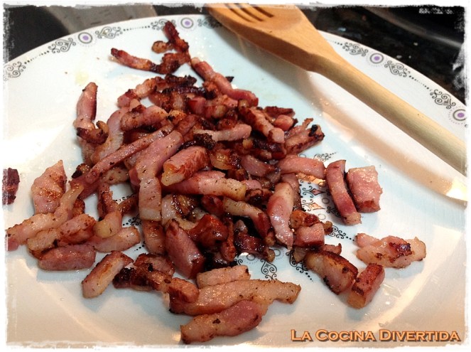 espirales de pasta con setas de temporada y bacon