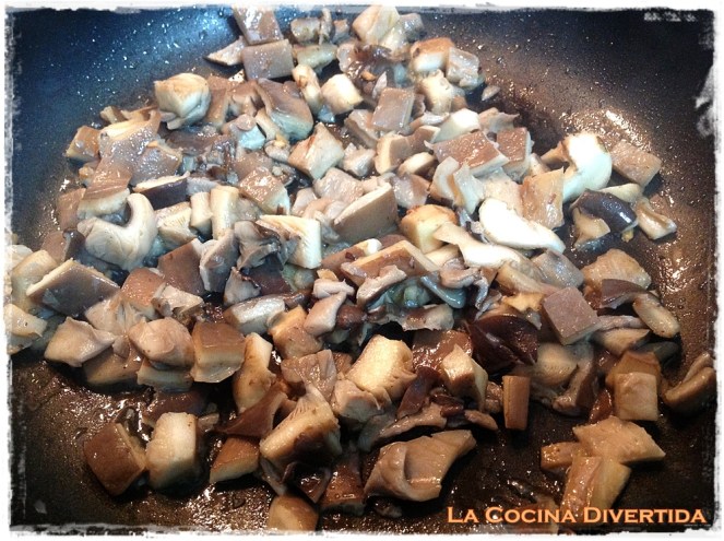 espirales de pasta con setas de temporada y bacon