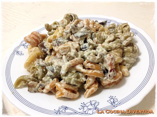 espirales de pasta con setas de temporada y bacon