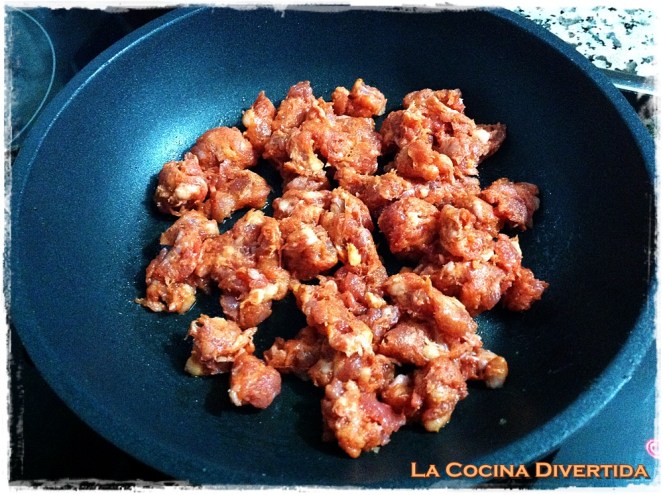 canapé de paté de chorizo con huevo de codorniz