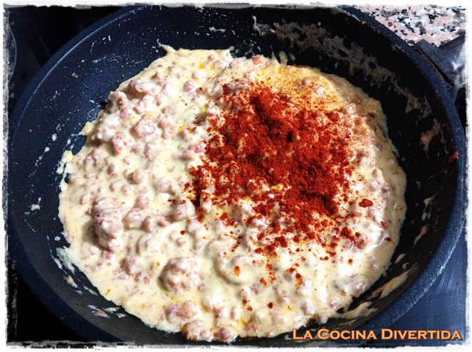 canapé de paté de chorizo con huevo de codorniz