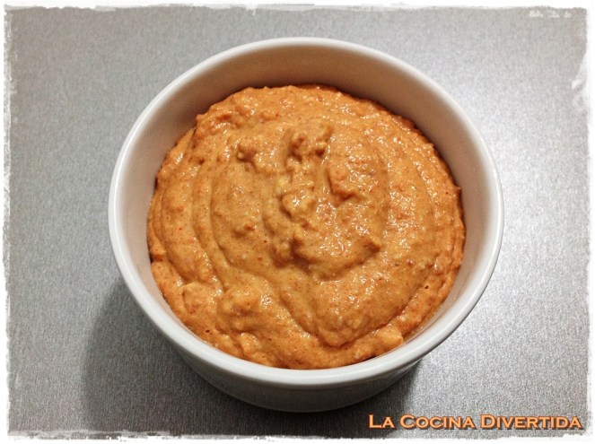 canapé de paté de chorizo con huevo de codorniz