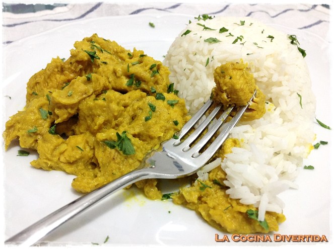 pollo al curry con arroz thai