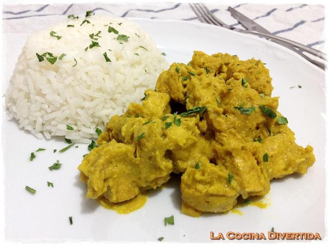 pollo al curry con arroz thai