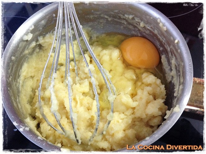 profiteroles rellenos de crema pastelera