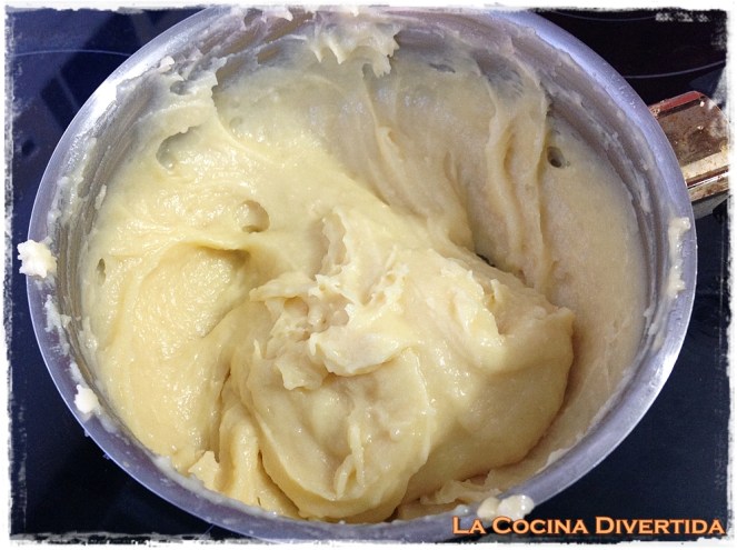 profiteroles rellenos de crema pastelera