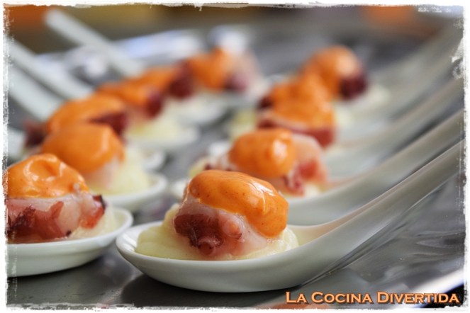 cucharilla degustación de pulpo, puré de patata y mayonesa de pimentón