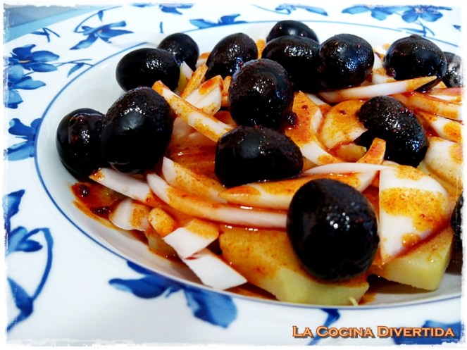 Ensalada de patata y aceitunas negras con pimentón