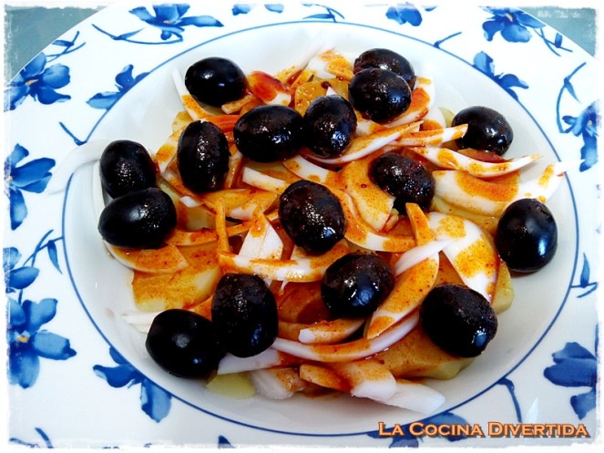 Ensalada de patata y aceitunas negras con pimentón