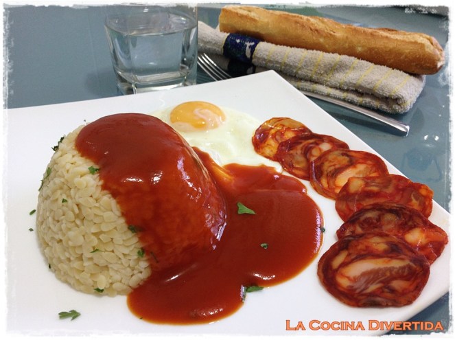 Piñones de pasta a la cubana