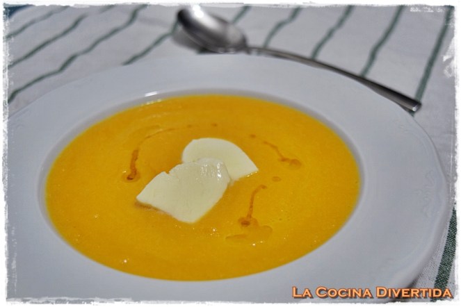 crema de calabaza con queso mozzarella