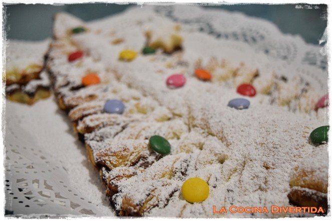 Árbol de Navidad con hojaldre y chocolate