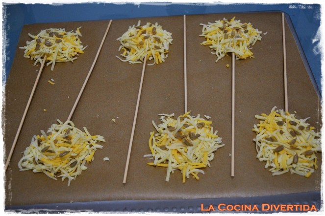 piruletas de queso con pipas