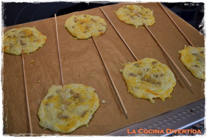 piruletas de queso con pipas
