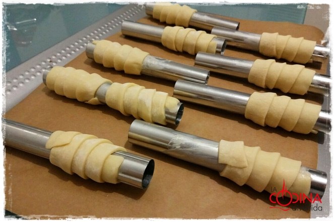 canutillos de hojaldre rellenos de nata