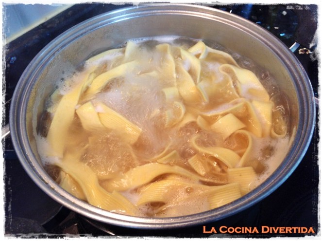 tallarines con champiñones y queso gorgonzola