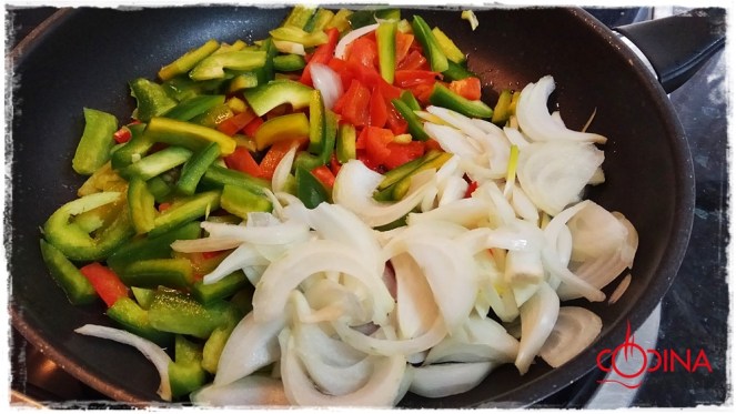 empanada de pavo adobado con verdura