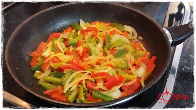 empanada de pavo adobado con verdura
