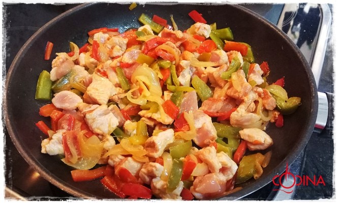 empanada de pavo adobado con verdura