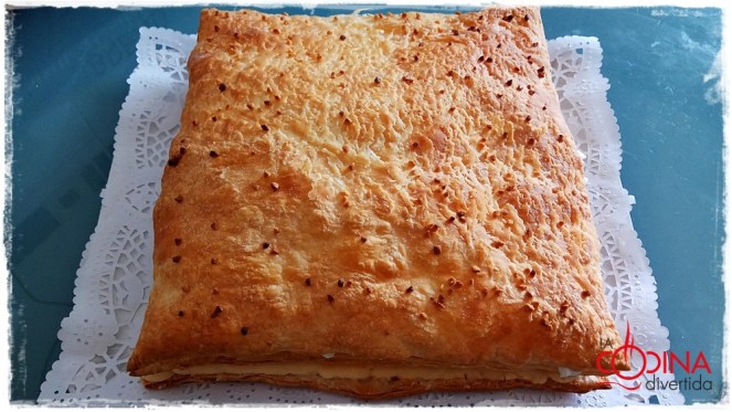 tarta hojaldre rellena crema y nata