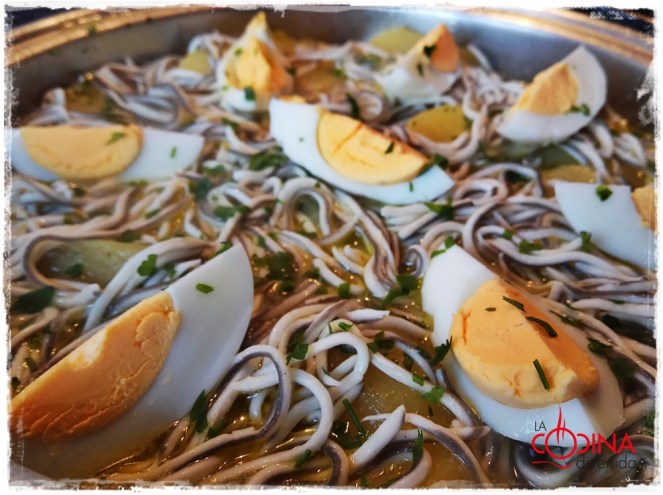 Patatas en salsa verde con gulas